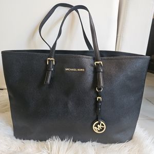 EUC Michael Kors Black Jet Set Large Saffiano Leather Tote